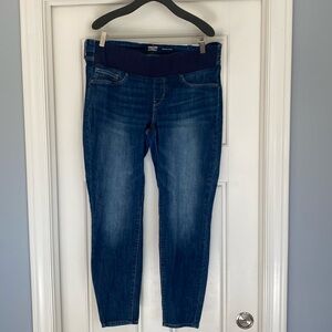 Signature Levi’s Strauss maternity skinny jeans